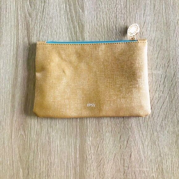NEW … “IPSY” Cosmetic / Makeup Bag 💄 - Picture 2 of 3